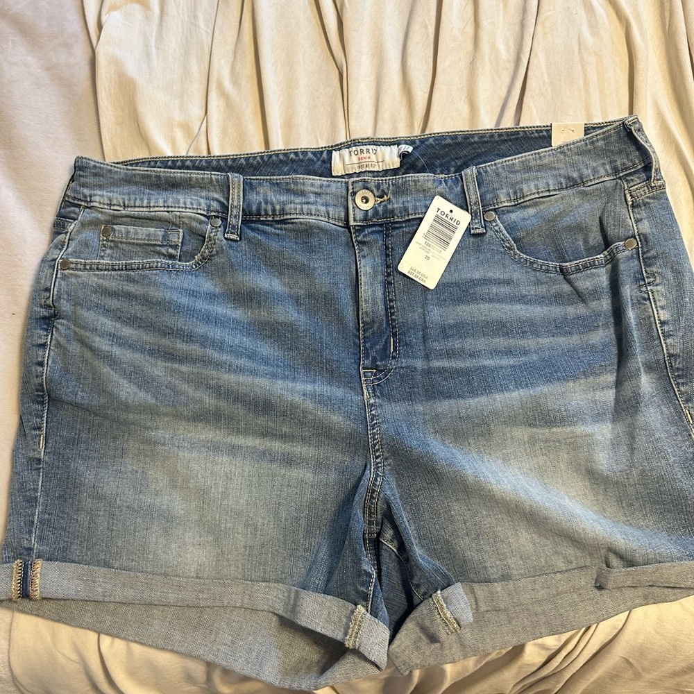 Torrid high rise hem Aphrodite denim shorts size 20 NWT